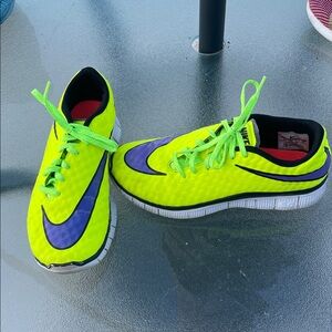 NIKE FREE 5.0 NEON YELLOW PURPLE SHOES 6Y YOUTH UNISEX
